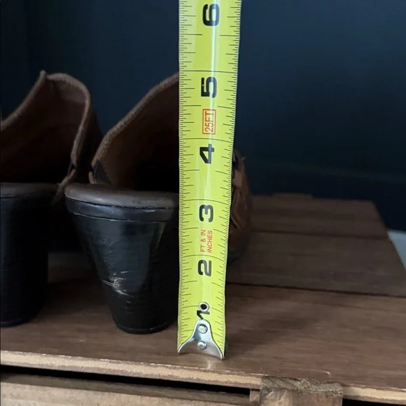 b.o.c. Suzi Brown Leather Heeled Mules Size 8 Clogs Block Heel Buckle GUC - Picture 8 of 9